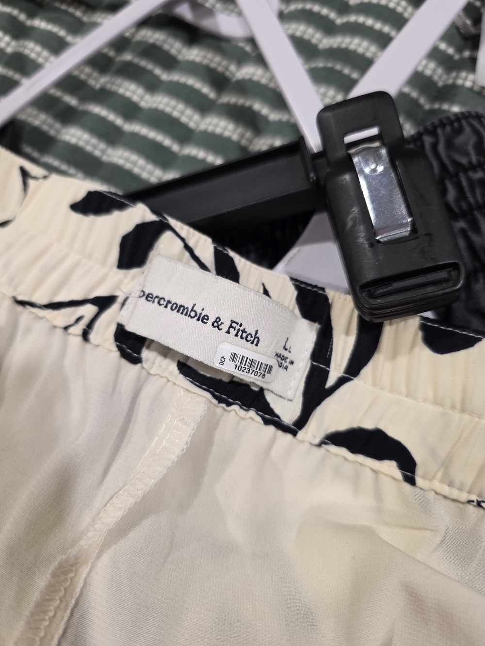 Abercrombie & Fitch Black and White Floral Wide Leg Pants - Picture 3 of 3